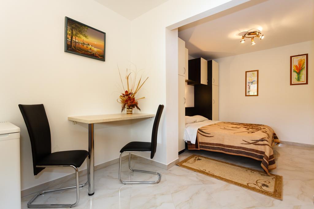 Rimbaldo Apartments Krk Town Exterior foto